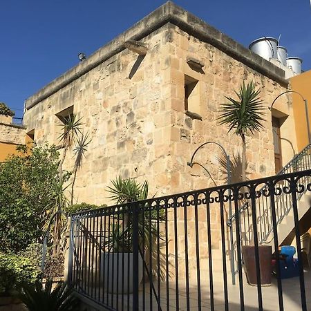 Studio Apartment With Pool In House Of Character. Birkirkara Exterior photo