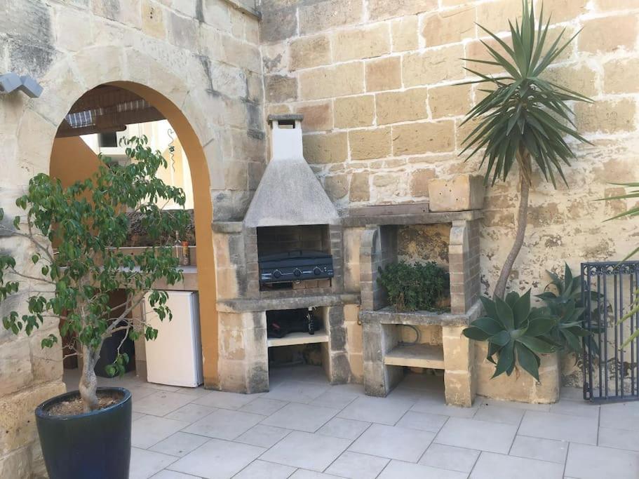 Studio Apartment With Pool In House Of Character. Birkirkara Exterior photo