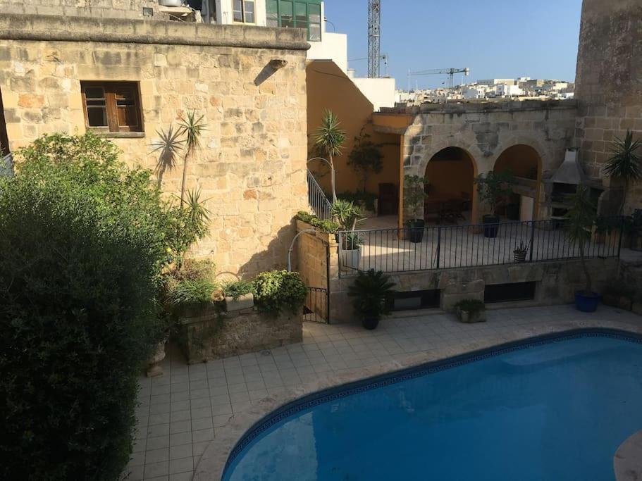 Studio Apartment With Pool In House Of Character. Birkirkara Exterior photo